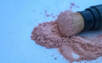 آیا پودر فیکساتور باعث بستن منافذ و ایجاد جوش میشود؟ پودر فیکساتور